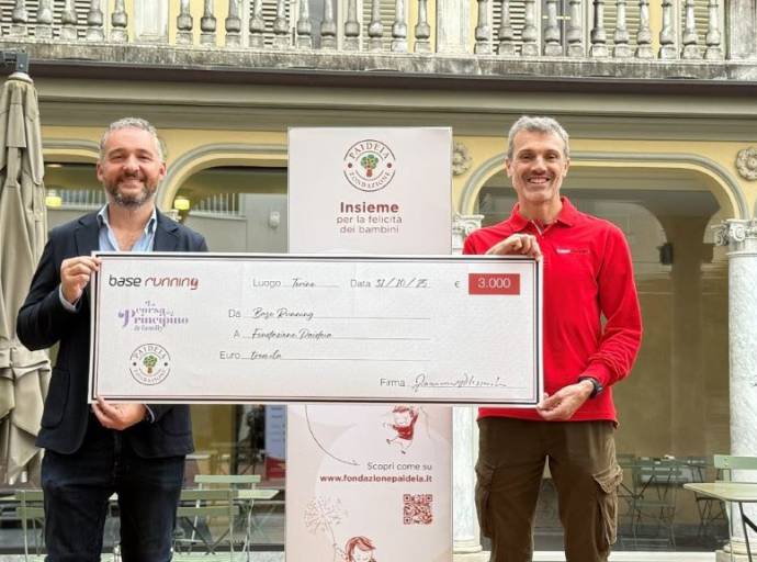 La Corsa del Principino &amp; Family: 3.000 euro donati alla Fondazione Paideia da Base Running alla Reggia di Venaria Reale